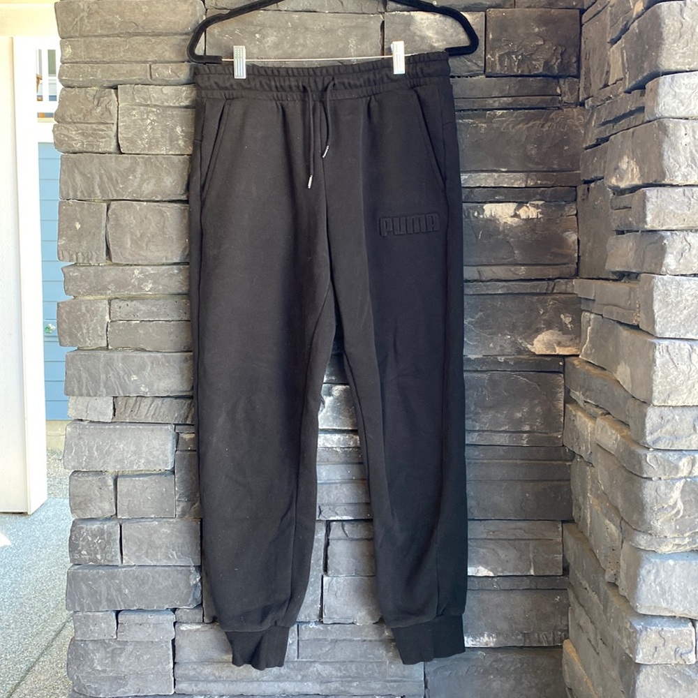 UNISEX PUMA BLACK JOGGERS SIZE:ADULTS M